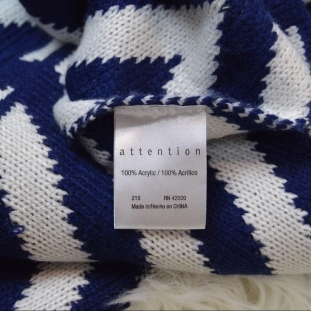 SOFT Sweater Blanket, Diamond Pattern, Blue/White‎